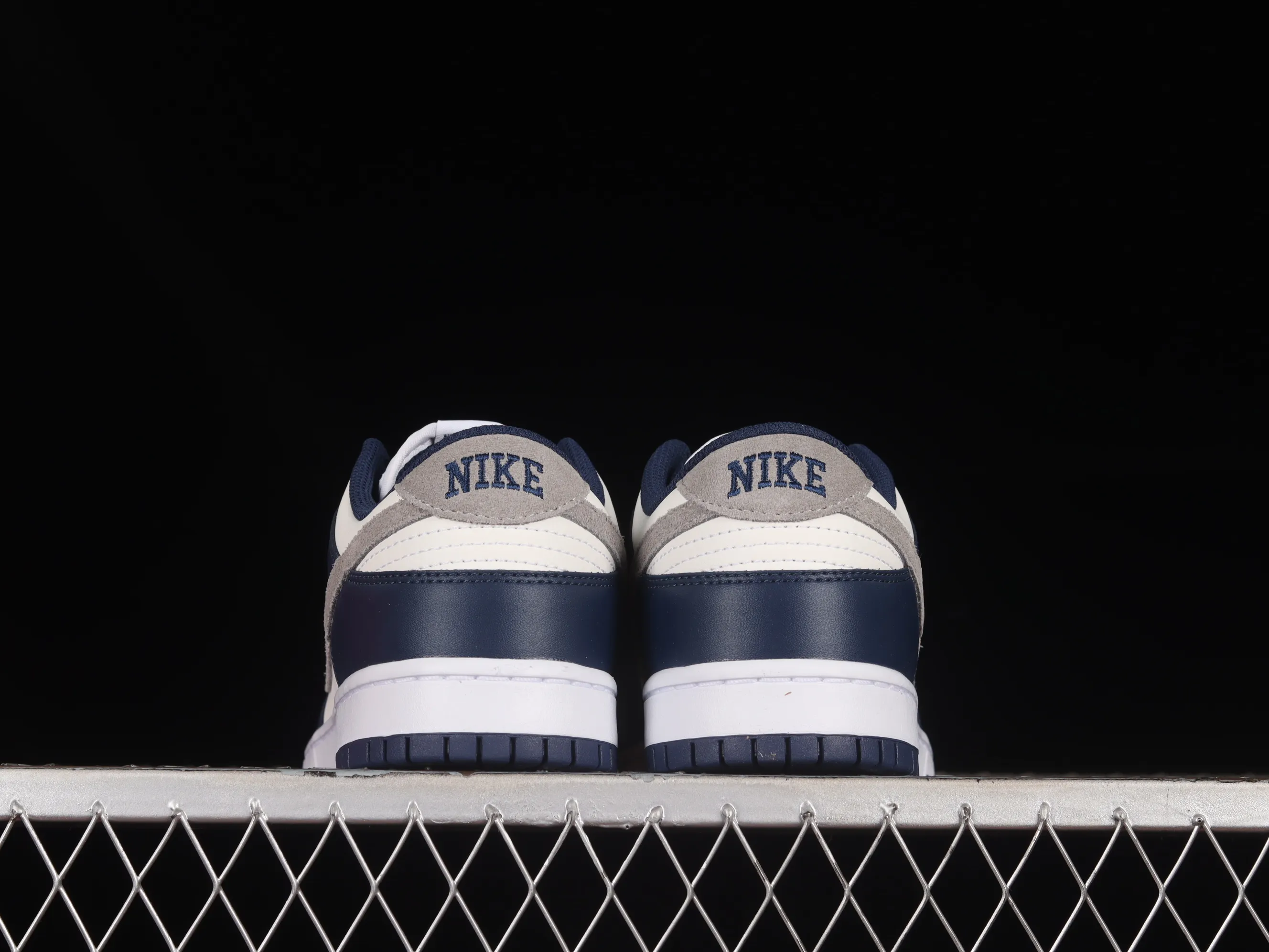All categories Nk SB Dunk series Nk SB Dunk Low low-top sneakers Nk Dunk Low "Midnight Navy" blue and white SB low-top sports and leisure sneakers FD9749-400